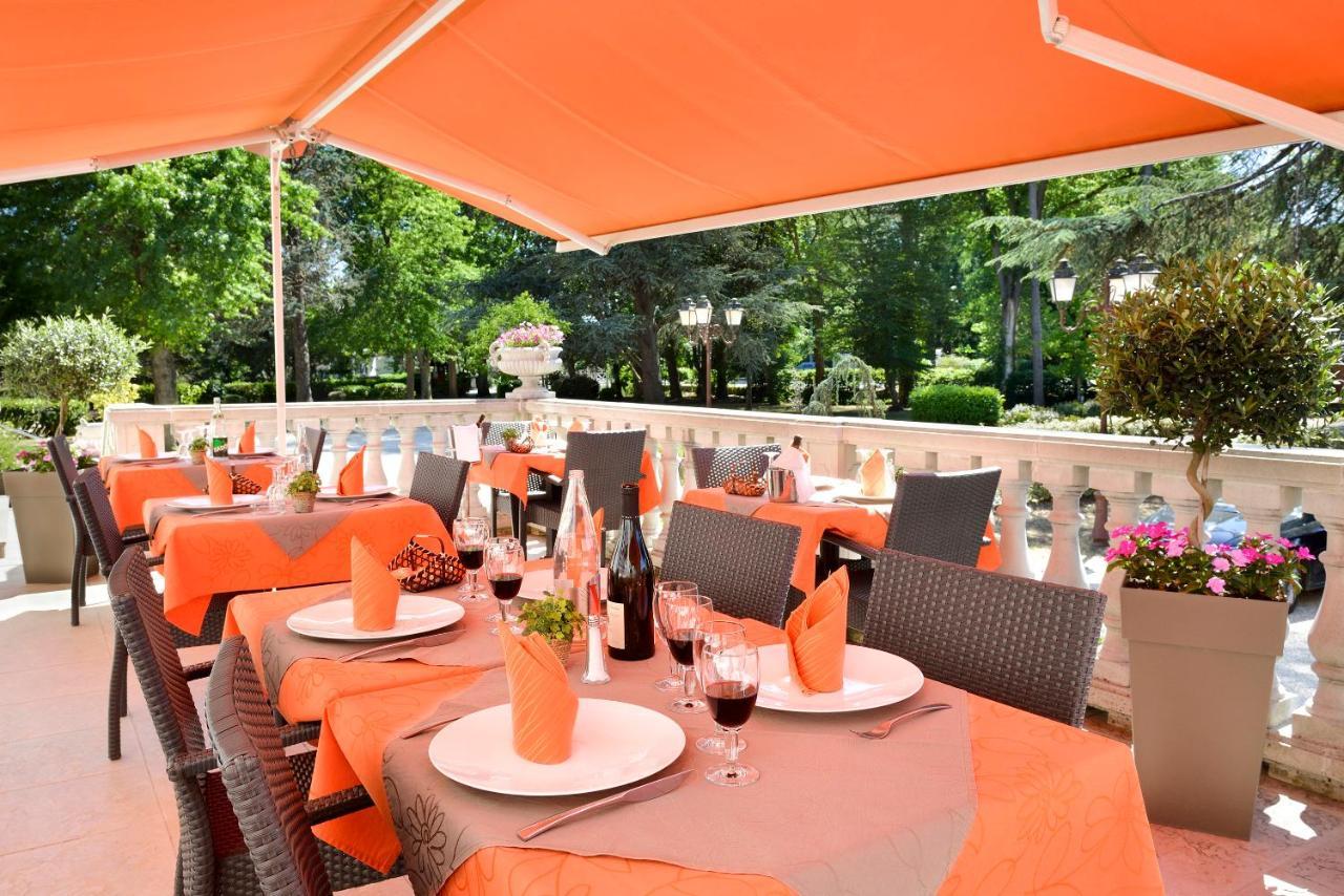 Logis Hôtel Restaurant Le Parc Sologne Salbris Exterior foto